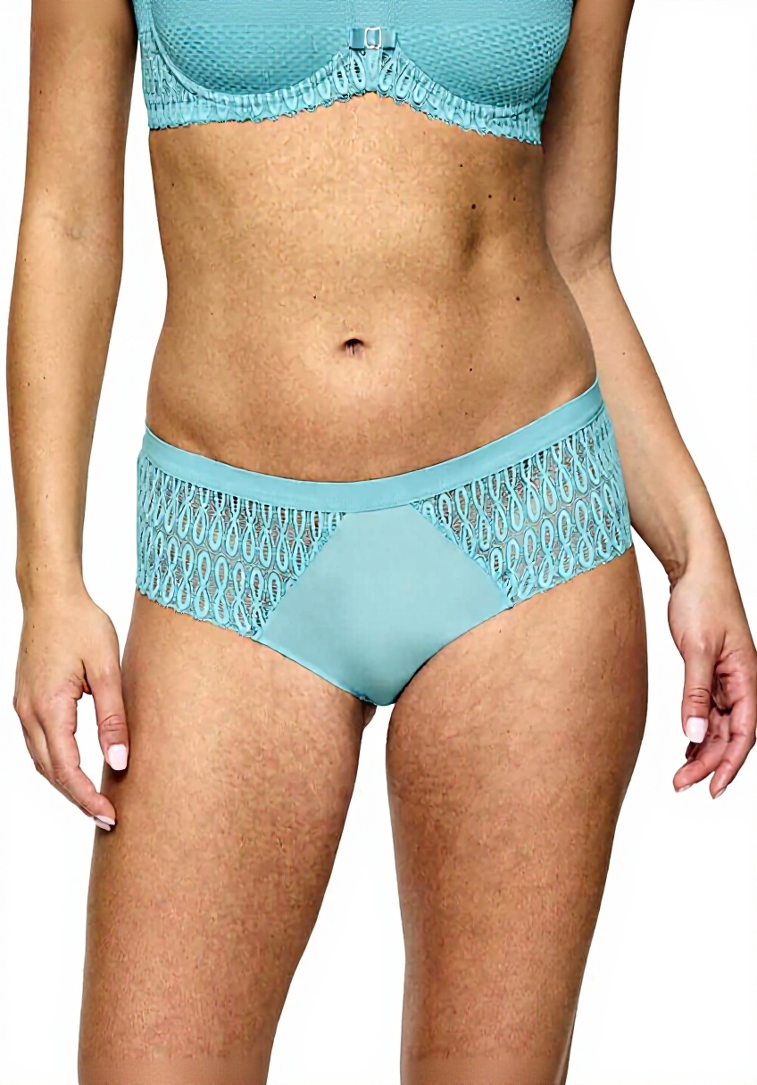 Femme portant le soutien-gorge Triumph Darling Spotlight en couleur Merlot