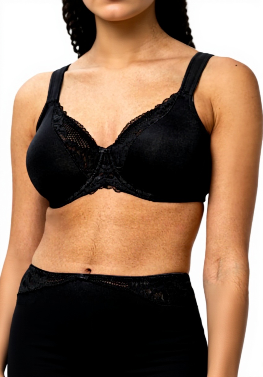 'Soutien-gorge Triumph Modern Lace+Cotton porté sur un buste mannequin'