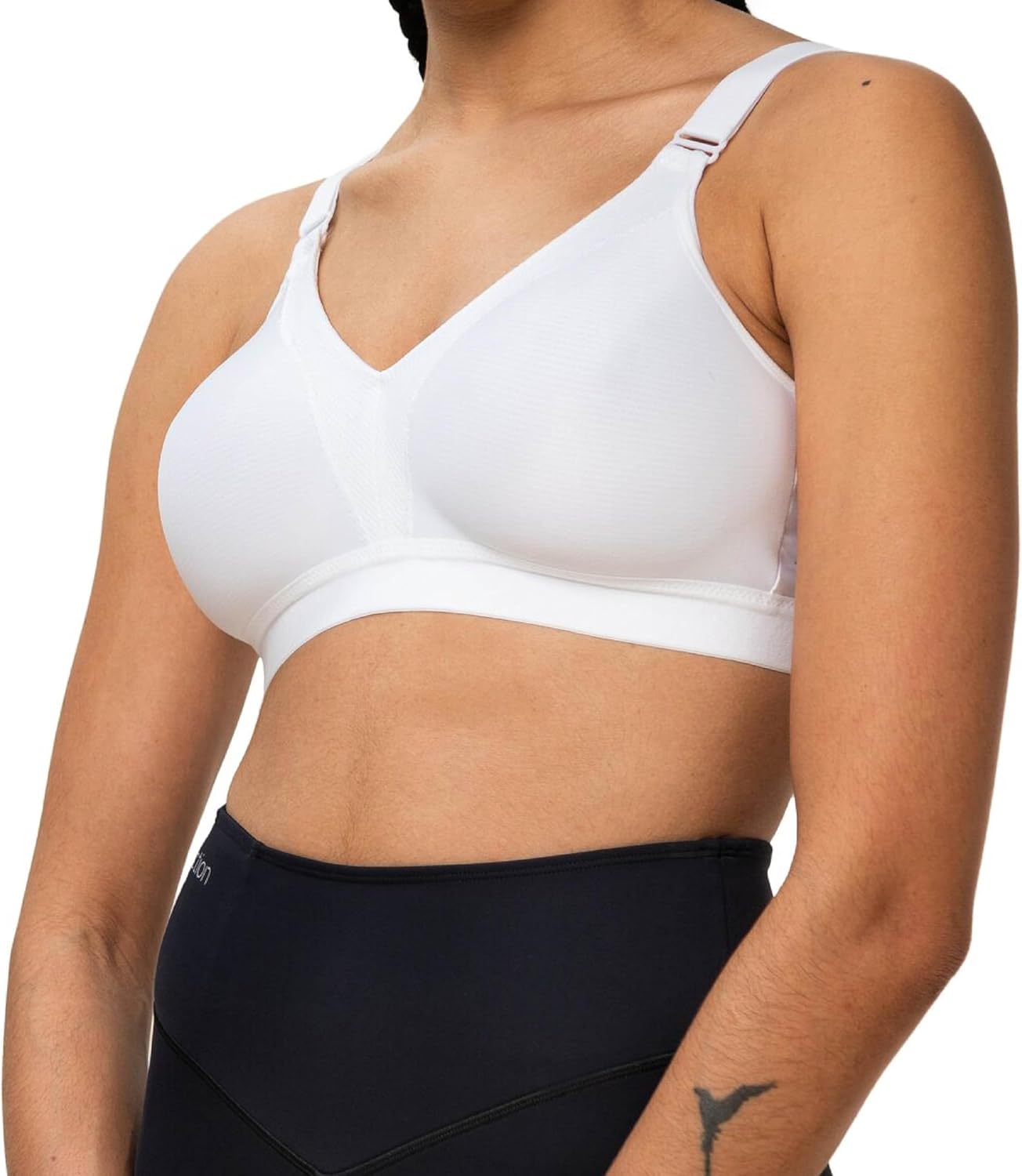 Femme portant le soutien-gorge Triumph lors d'une séance de yoga