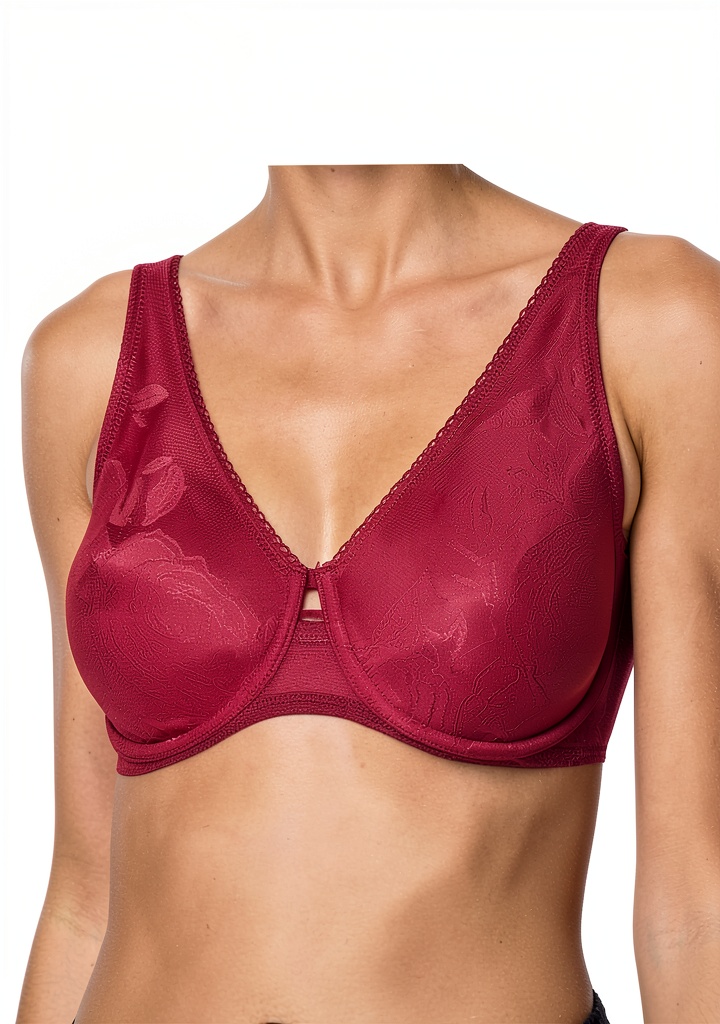 Femme portant le soutien-gorge minimiseur Triumph sous un haut moulant