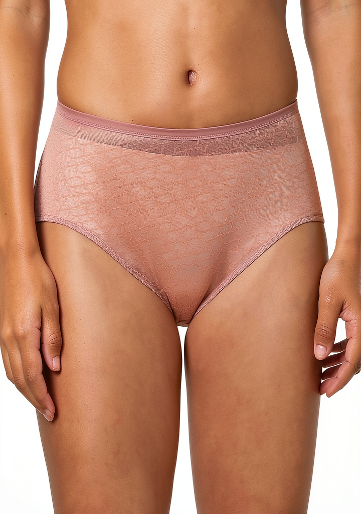 Culotte Triumph maxi en dentelle douce sur fond neutre