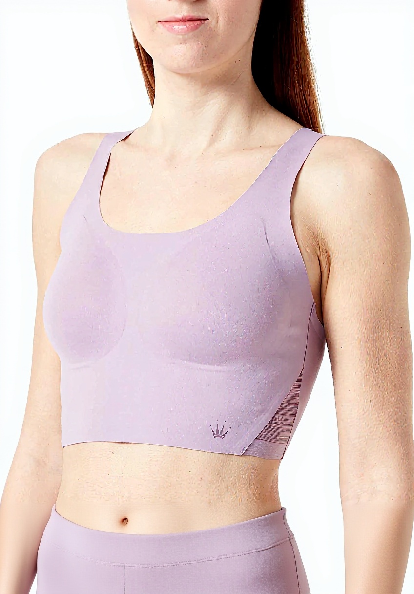 Femme portant le soutien-gorge Triumph Flex Smart en position détendue
