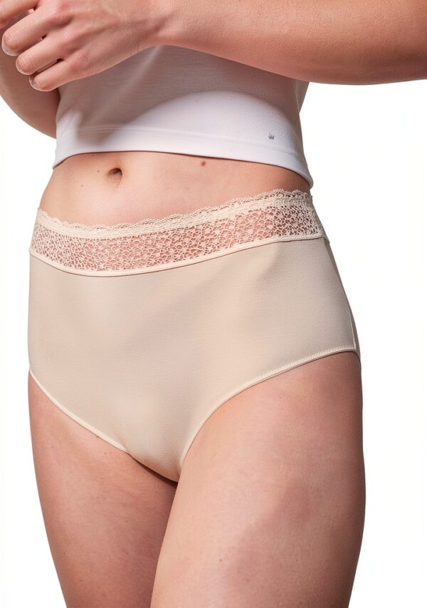 Triumph Culotte Femme – Dentelle Recyclée, Coton Bio, Noir & Skin,-0
